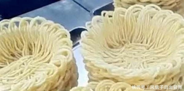 老板|太有才了!面条卖不掉,老板想了一个办法,结果排起长队了