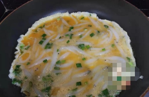 鸡蛋|鸡蛋和它是绝配,煎一煎就好,多给孩子吃