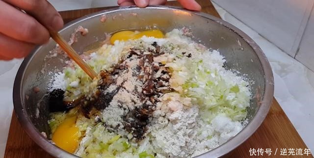 丸子|不管炸什么丸子,都别直接下锅,教你简单一做,过年5斤不够吃!