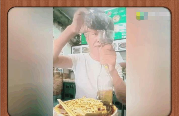  崩溃|男子将50条活泥鳅倒入啤酒喝下肚, 1天后医生的检查结果令他崩溃