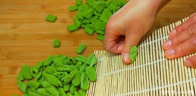  面条|面粉的最新做法, 比面条简单, 比疙瘩汤好吃, 连挑食的人都喜欢