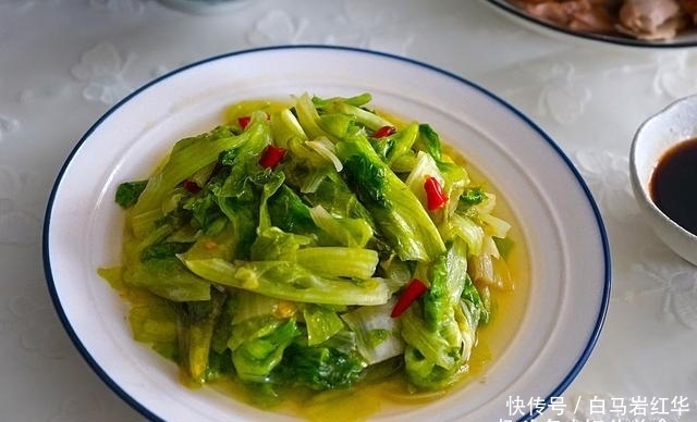 营养|回家给老两口做午餐,虽然简单但营养美味,一家人吃饭就是香