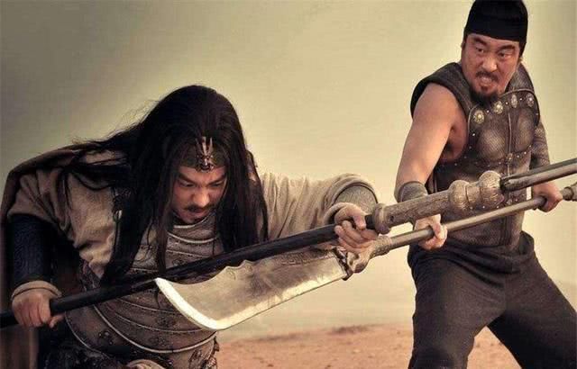 马超|一样是五虎将,为何应对乱箭,马超摔下马,赵云却毫发无伤