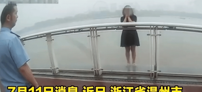 解救|年轻女子欲跳河，民警手速超快，一把抓住头发解救女子