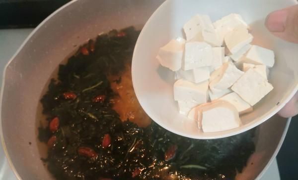 麻叶面条吃|豆腐汤这么做才过瘾,汤汁浓郁,热气腾腾,连喝三碗都不够