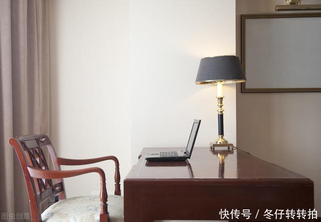 男子|男子与女友酒店发飙，结果床板被弄裂！前台：我也拦不住呀