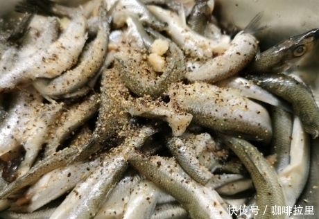 大厨|炸酥鱼裹蛋液?难怪不好看,大厨教我1招,鱼香酥嫩好吃,特抢手