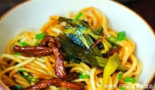 葱香|葱油拌面爽滑劲道,营养美味葱香浓郁,炎炎夏日必不可少