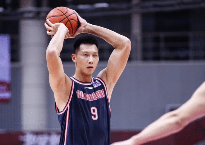 易建联|易建联重伤离场!赛季成就仍辉煌无比,他已统治CBA数据榜