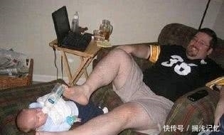幽默|搞笑图片幽默段子笑话:哈哈,有你这样喂奶的么,你也是可以的啊