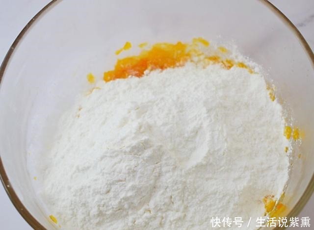 食材|女人贫血喝这汤,比吃阿胶强,隔天喝一碗,气血足了,越喝越漂亮