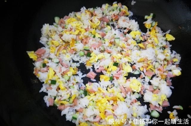 鲜香|街头网红小吃鸡翅包饭，不用烤箱也能做，鲜香美味，学会可以开店