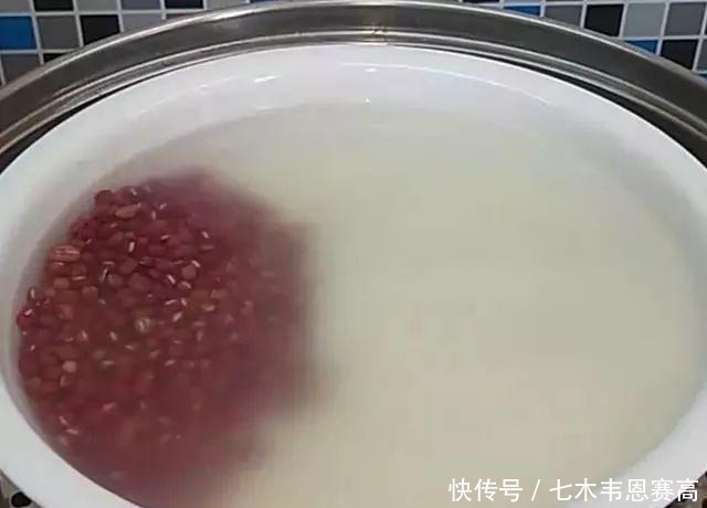 红豆|一斤糯米加一点红豆,在锅里蒸40分钟,把隔壁小孩都招来了