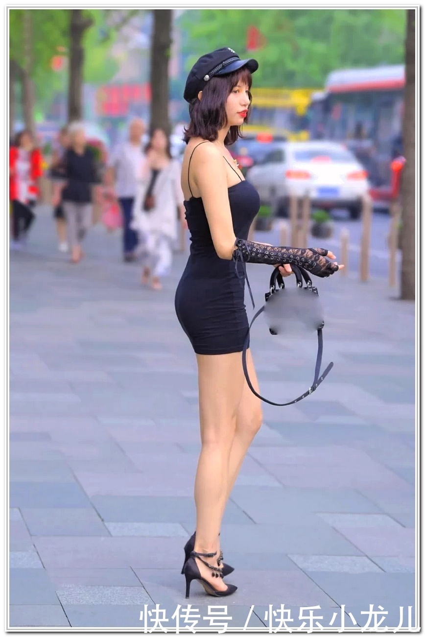 时尚|吊带裙搭配高跟鞋,时髦又舒适,让你变身行走的荷尔蒙!