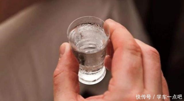 重用|和领导喝酒不知说啥几句“敬酒金句”教给你,领导不重用你都难