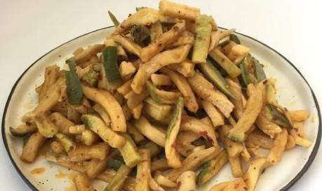 当天|腌萝卜条,别只会加盐,学会一招,萝卜条脆爽入味,当天腌当天吃