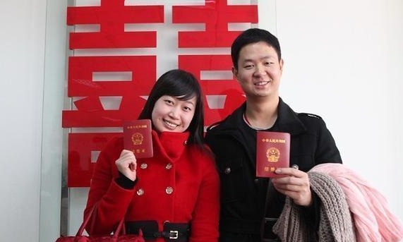 说完|你俩结婚证都领了，彩礼不给又能怎样婆婆刚说完就后悔了