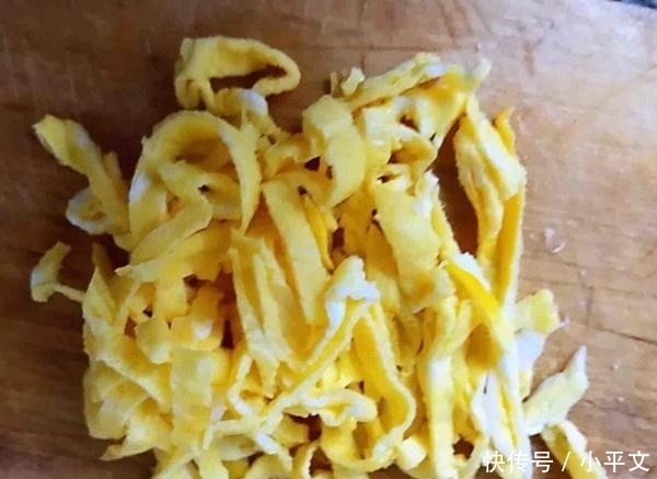  有害|遇见这种面条别买，可能是“甲醛面条”对身体有害，抓紧告诉家人