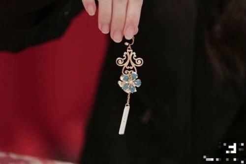 耳饰|baby制作手工耳饰,纤纤细手镂云裁月,看到成品网友们不淡定了