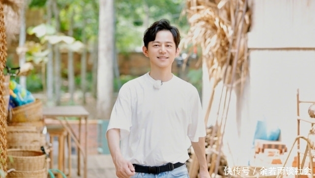 表情|何炅上节目被区别对待,陈伟霆表情耐人寻味,原因曝光让网友心疼