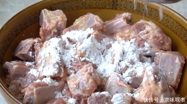 一滴水|排骨最解馋的做法,不加一滴水,软烂又入味,肉香里还夹着米香