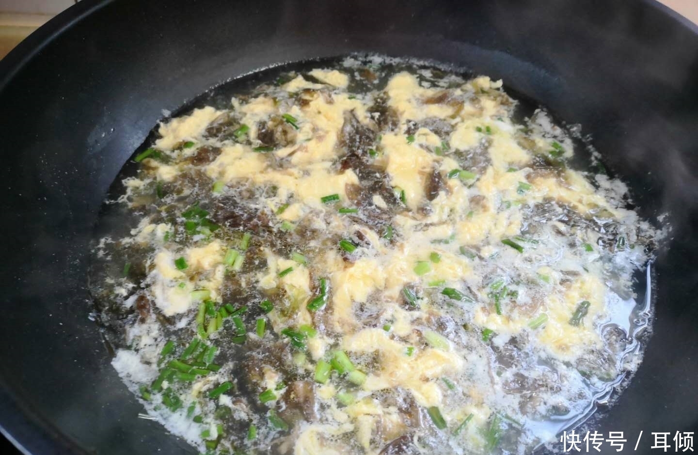 少许|晚餐老公做了2菜一汤,成本没超20元,晒朋友圈,朋友:太寒酸了