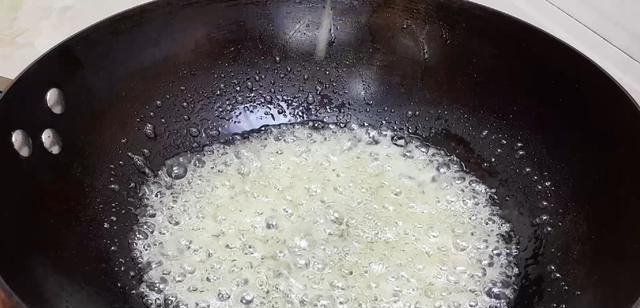 我家|我家面粉就爱这样做,加4个鸡蛋,做法比麻花简单,比油条都好吃