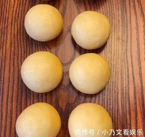  面包|3个鸡蛋1碗面粉，不用烤箱也能做面包，比买的还蓬松暄软，孩子最爱