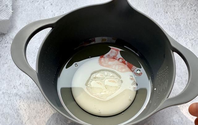 开裂|戚风蛋糕开裂,回缩2个盆教你做蛋糕,配方简单易学,一次成功