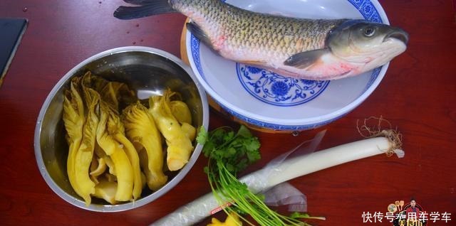 详细|酸菜鱼讲解最详细的家庭做法，汤白肉嫩做法讲究，一大盘不够吃