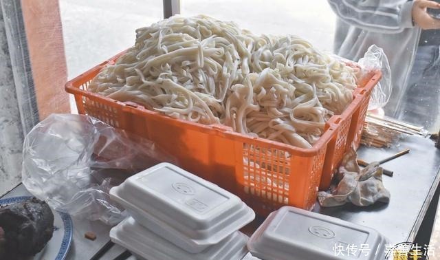 海丰|海丰美食|这条小巷子有着甘心让人排队的味道……