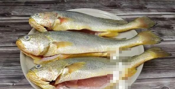 记住|做雪菜烧黄鱼时要记住这两个技巧,成品汤汁浓香,鱼皮焦鱼肉嫩