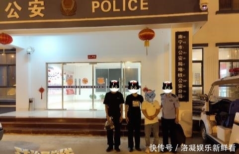 难看|太难看!一男子在扶手电梯间来回爬行,只因…