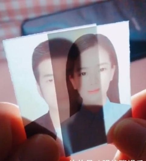 女友|奇闻一男子无意间把自己和女友的照片叠在一起后，突然乐了起来