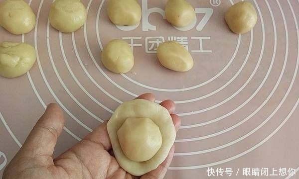 幸福|蛋黄酥,一口都是幸福!