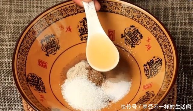 做法|大虾又出新做法,别再红烧了,这么烧好吃!