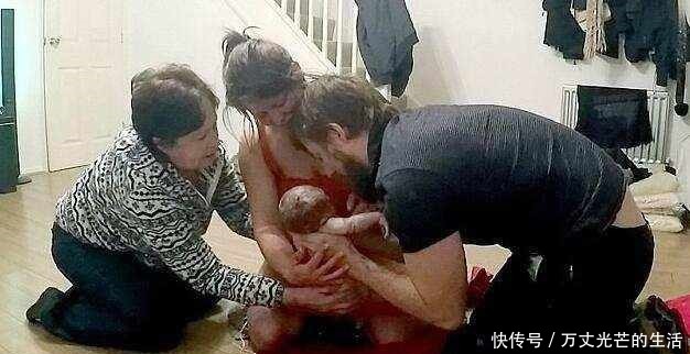  摄像头|男子在家中帮未婚妻接生, 全程用摄像头记录