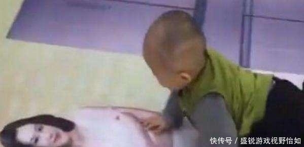  地上|爸爸带孩子去超市，一进去宝宝就趴地上了，周围人一看笑出眼泪