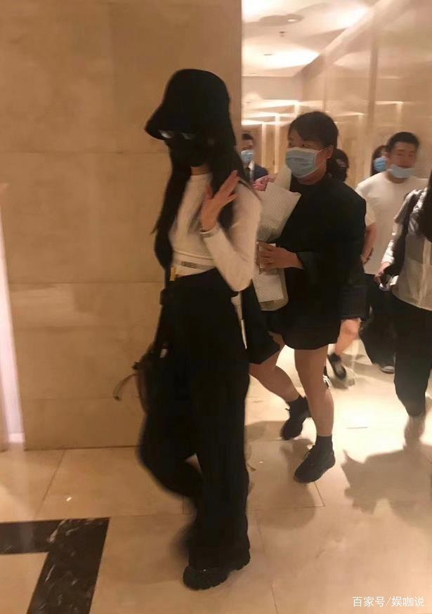  综艺节目|多放酱油少放菜，赵丽颖别样烹饪，《中餐厅》太咸了？