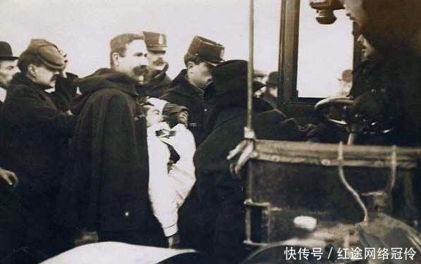 埃菲尔铁塔|第一个从埃菲尔铁塔上跳下的人:一个“疯子”发明家