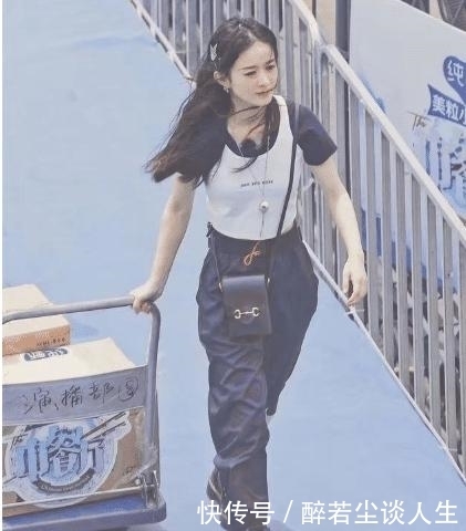 坐在|赵丽颖录制《中餐厅》体力不支,单独坐在树下好心疼