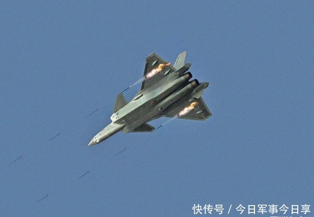 亮相|歼20增重版亮相,它又不搞近距格斗,为何要上矢量推力喷管?