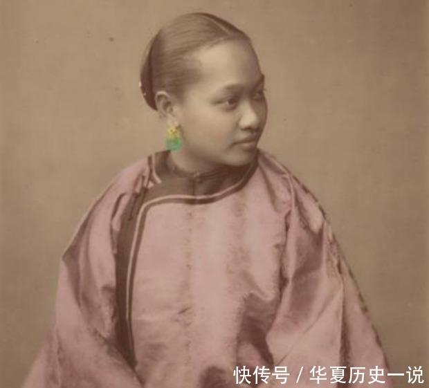 面貌|晚清老照片:还原晚清妇女真实面貌,满洲第一美人满面愁容,贵族妇女春风得意