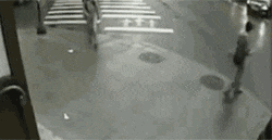 死神|搞笑GIF:与死神擦肩而过