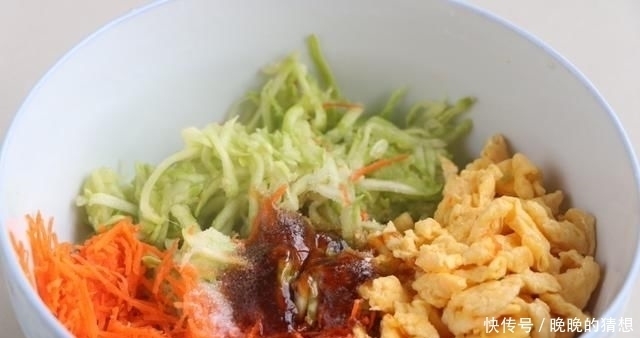 吃光|天热别蒸包子,教你懒人吃法,卷一卷8分钟出锅,早餐上桌准吃光