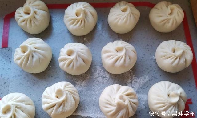 白菜|包子这样做,薄皮大馅,又香又软,凉了也不硬,蒸了一大锅没够吃