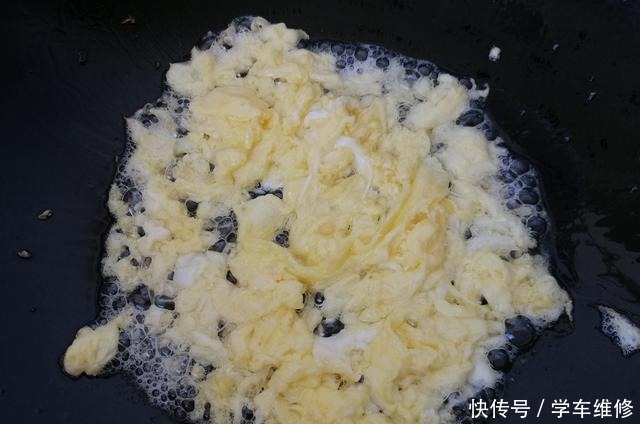 饺子|饺子常吃,唯独这种做法最喜欢,不水煮不油煎,出锅连吃20个