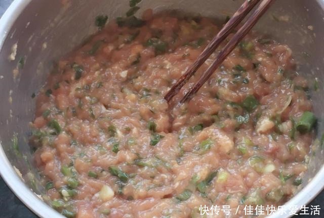 饺子|妈妈调饺子馅有秘诀,每次必放这3样东西,饺子鲜香又好吃