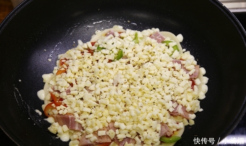 平底锅|平底锅怎么做披萨?不用揉面一次成功,几分钟就出锅,比买的还香