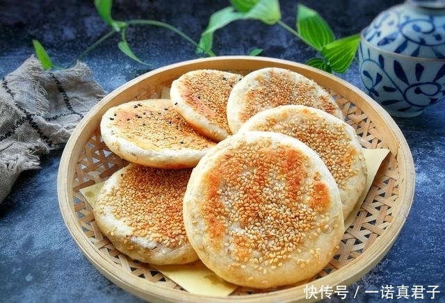 不用|想吃烧饼不用买,没有烤箱也能做,煎一煎凉了也不发硬